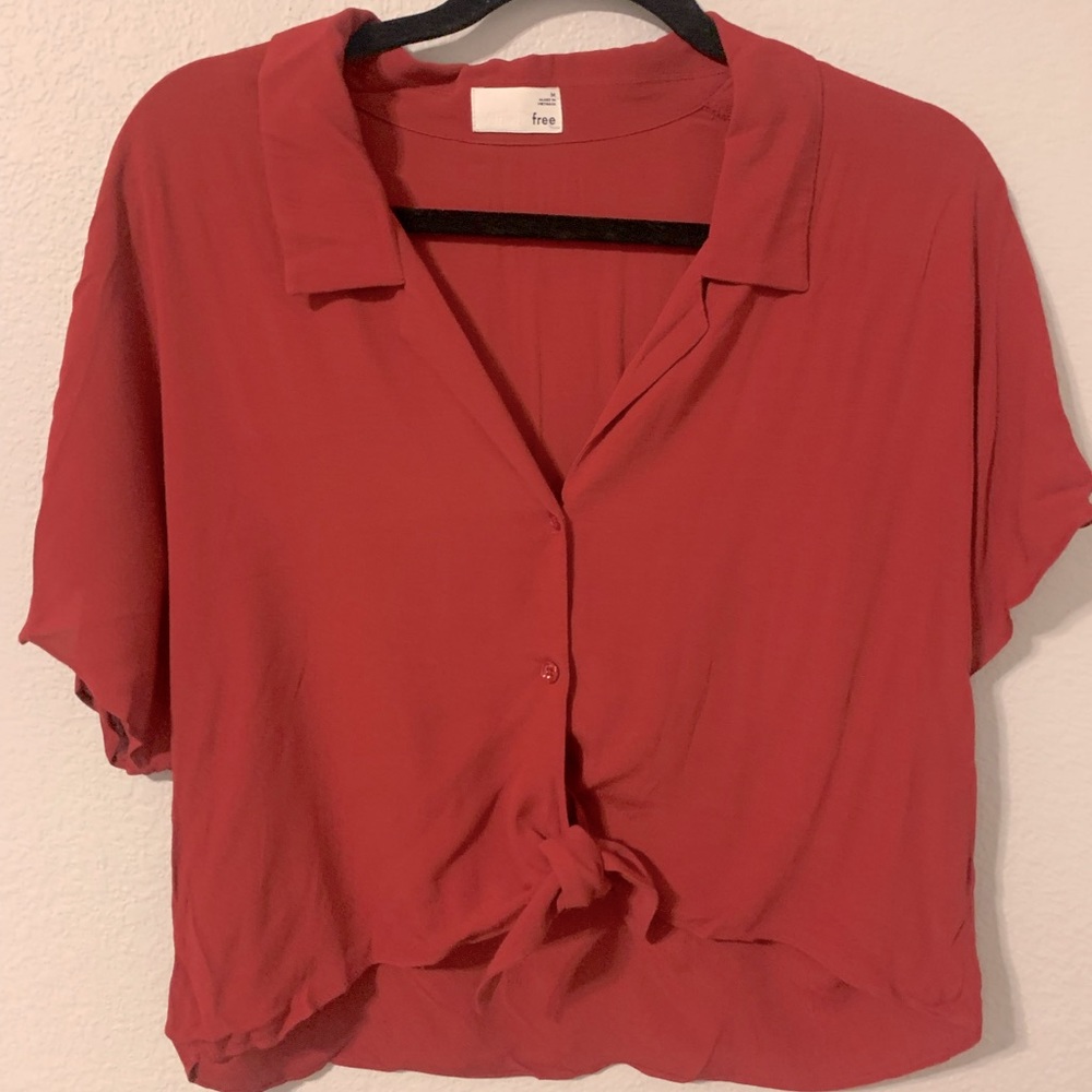 Aritzia Red crop top w tie